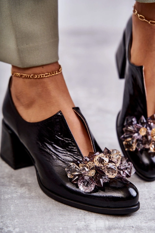 Skórzane Półbuty Gładkie Z Jasną Ozdobą Czarne Delaver