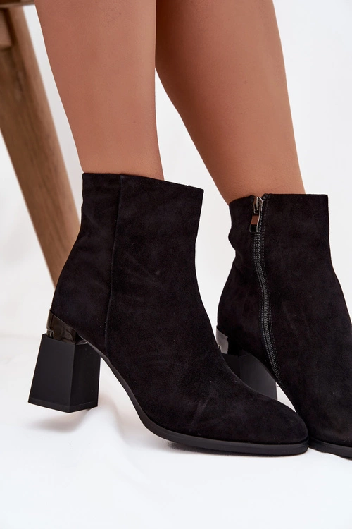 Botki Damskie Z Naturalnego Zamszu Na Słupku Ocieplane D&A CR52-718 Czarne