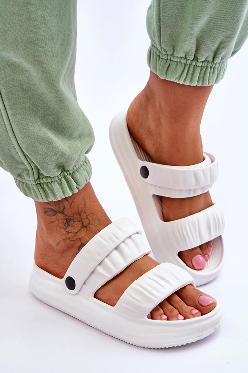 Piankowe Klapki Sandałki Białe Lirell