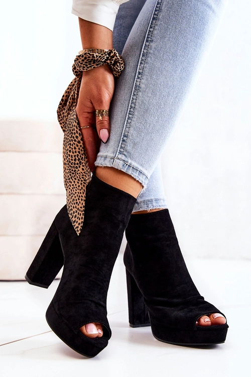 Botki Na Słupku Odkryte Palce Czarne Adore