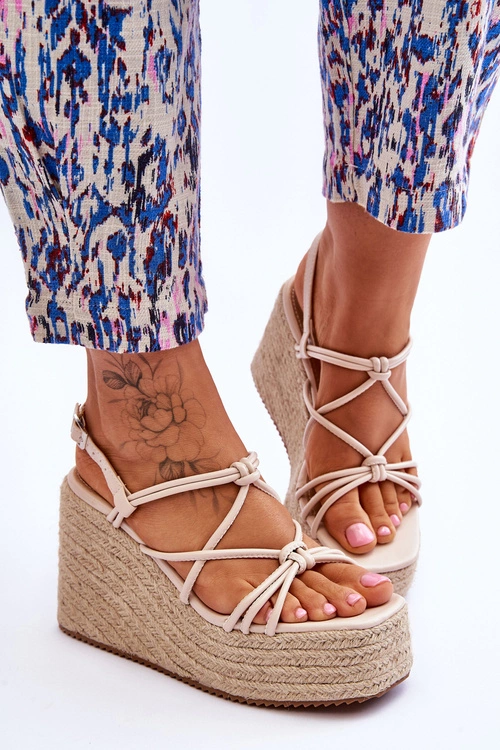 Modne Sandały Na Koturnie Z Plecionką Beżowe Nessia