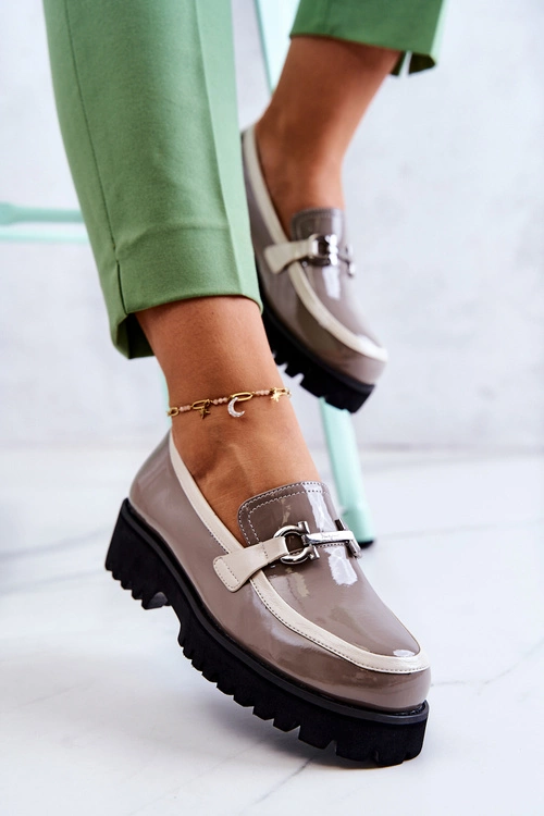 Lakierowane Damskie Półbuty Loafery Beżowo-Białe Cassida