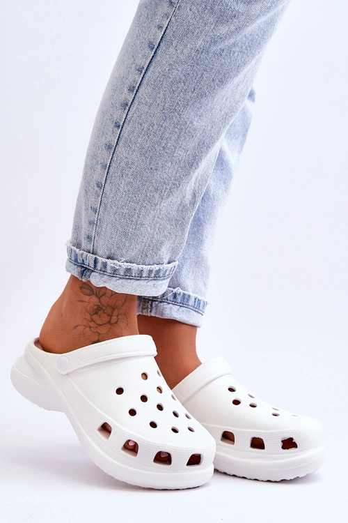 Piankowe Klapki Kroksy Na Masywnej Podeszwie Białe Katniss