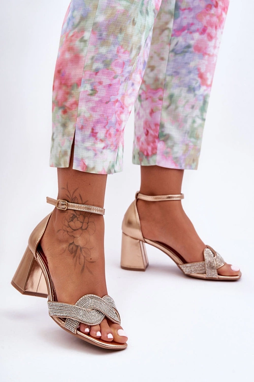 Sandałki Na Niskim Obcasie Z Dżetami Różowe Złoto Monra