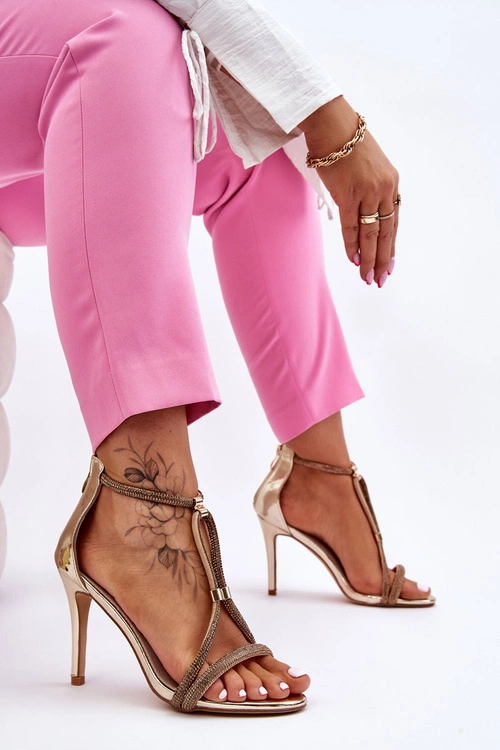 Eleganckie Sandałki Na Szpilce Z Dżetami Złote Jenesis