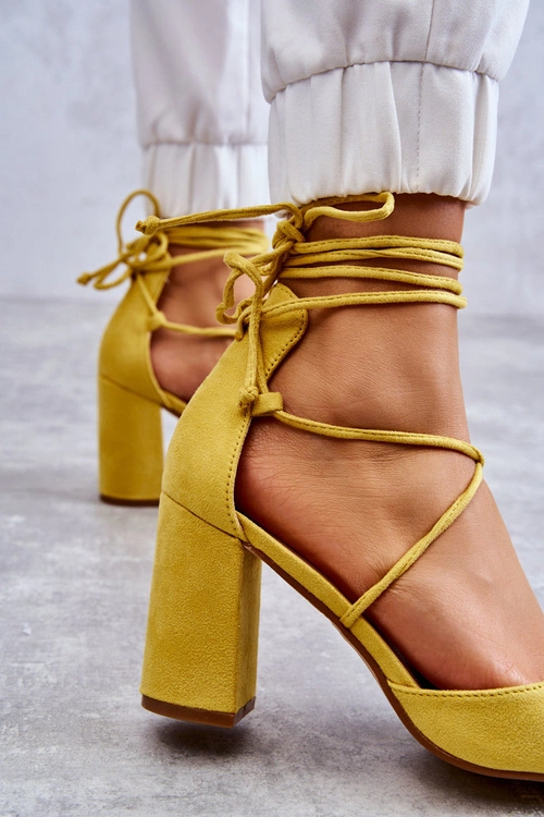 Klasyczne Wiązane Zamszowe Czółenka Żółte Lucira