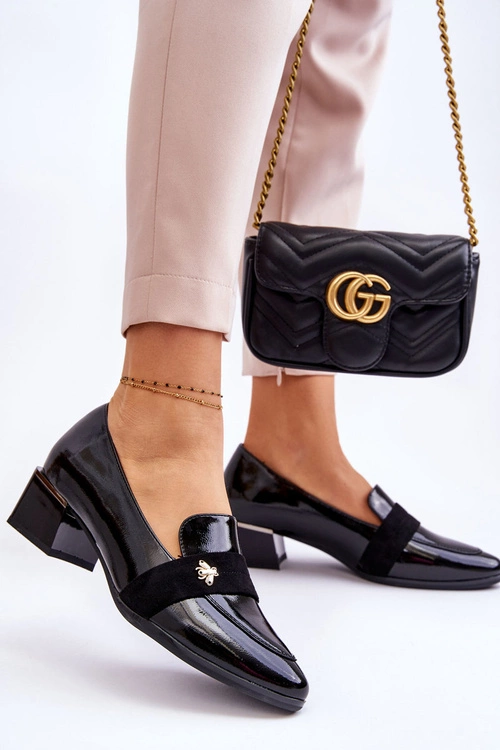 Lakierowane Czółenka Na Niskim Obcasie Z Ozdobą Czarne Doria