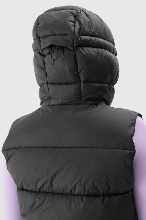 Bezrękawnik Damski Puchowy Z Kapturem 4F 4FWAW24TVJAF141-20S Czarny