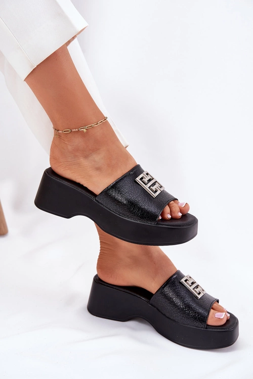 Skórzane Klapki Damskie Z Ozdobą Vinceza 79526 Czarne