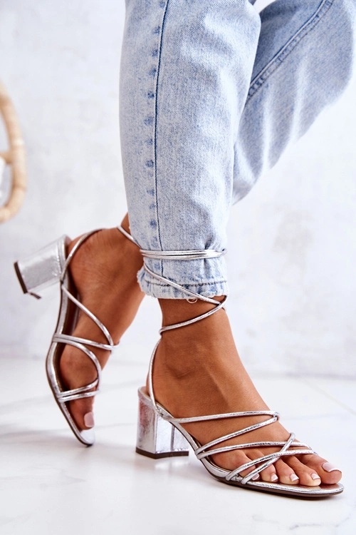 Sandały Na Obcasie Wiązane Srebrne Meghan