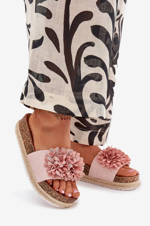 Klapki Damskie Na Platformie Z Ozdobnymi Kwiatkami Różowe Tessara
