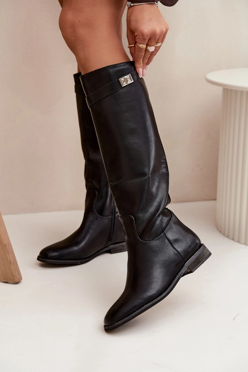 Ocieplane Kozaki Damskie Na Płaskim Obcasie Z Paskiem I Srebrnym Detalem Czarne Geraline