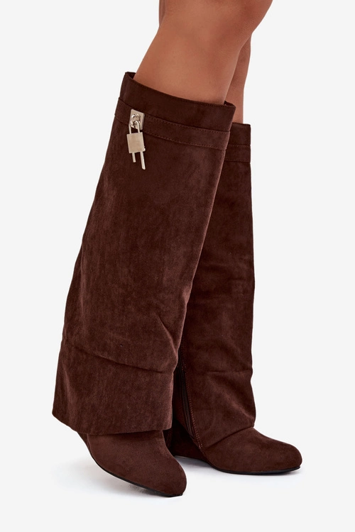 Kozaki Damskie Na Koturnie Z Paskiem I Srebrnym Detalem Czekoladowe Korivelle