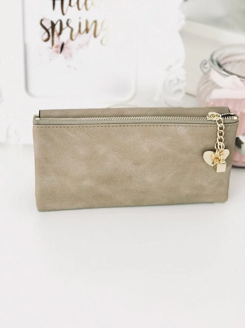 Duży Damski Beżowy Portfel z Brelokiem Serduszko