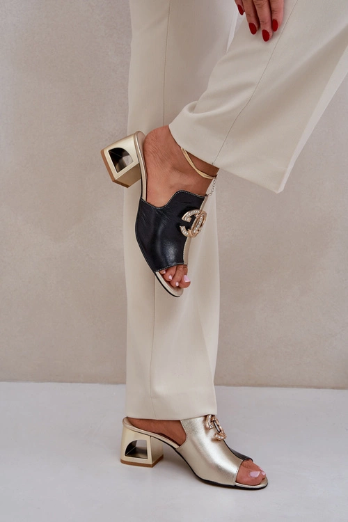 Eleganckie Skórzane Klapki Na Obcasie Laura Messi 2875 Czarno-Złote