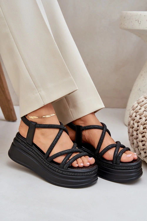 Sandały Na Masywnej Platformie Z Przeplatającymi Się Paskami Czarne Lanathea