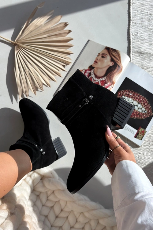 Botki Damskie Z Naturalnego Zamszu Na Klocku Ocieplane D&A CR52-651 Czarne