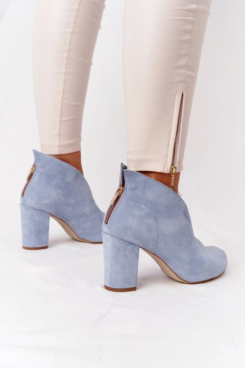 Zamszowe Botki Na Słupku Z Wycięciem Exquisite 1243 Błękitne