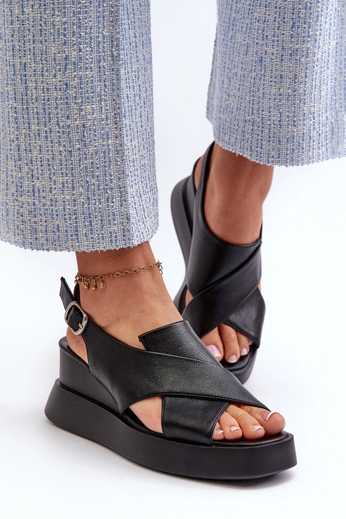 Sandały Damskie Z Eko Skóry Na Platformie I Koturnie Czarne Vaiara