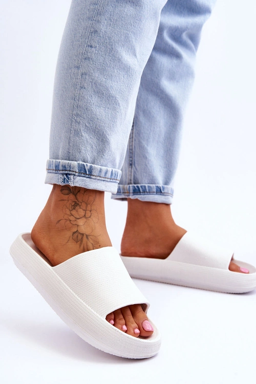 Modne Lekkie Klapki Na Masywnej Podeszwie Białe Rebel