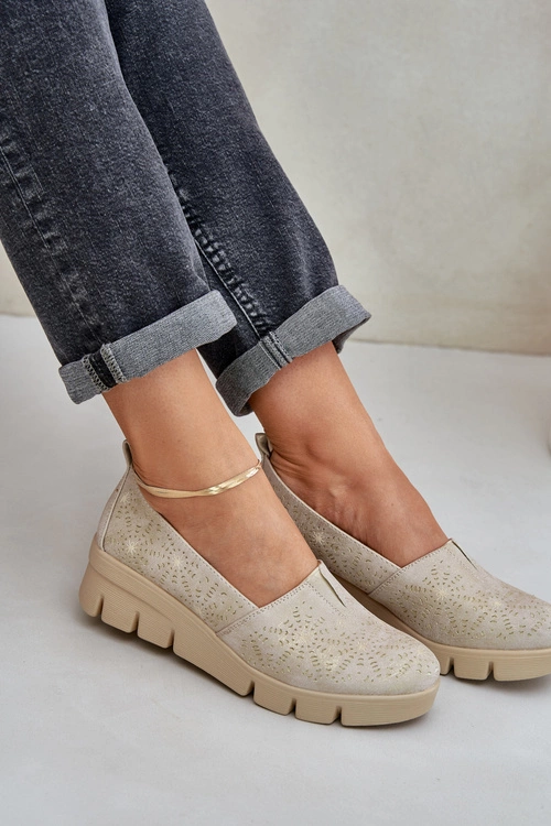 Półbuty Damskie Z Ażurowym Wzorem Na Koturnie Złote Lisvia