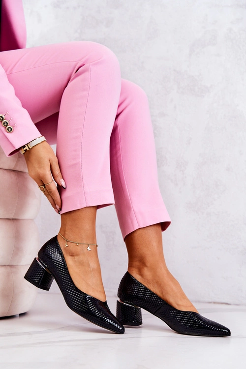 Skórzane Czółenka Nosek W Szpic Granatowe Marilyn