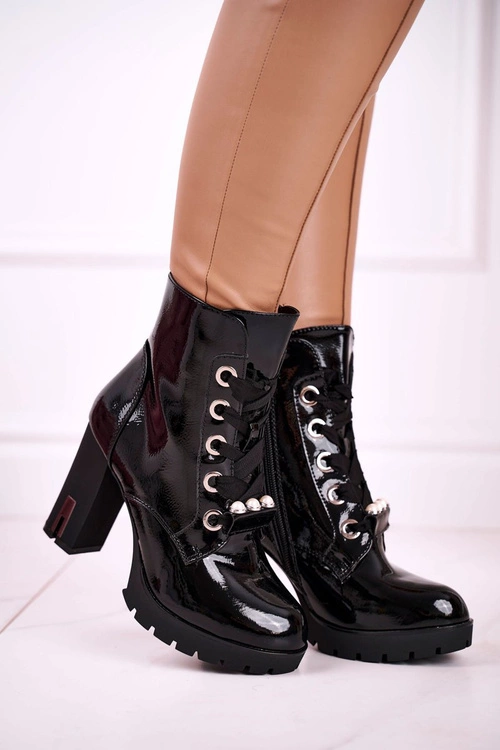 Botki Na Słupku Z Perełkami Czarne Lakierowane Black Mirror