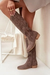 Ażurowe Kozaki Damskie Na Klocku Przed Kolano Ciemnobeżowe Fioris 