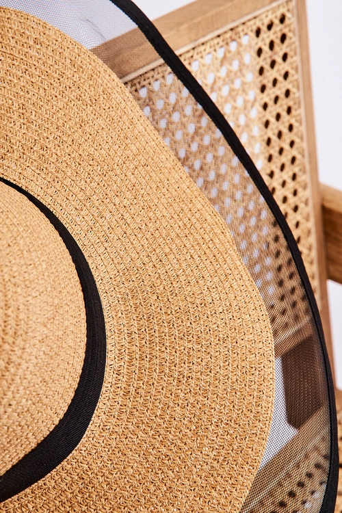 Modny Damski Kapelusz Z Siateczką Beżowy