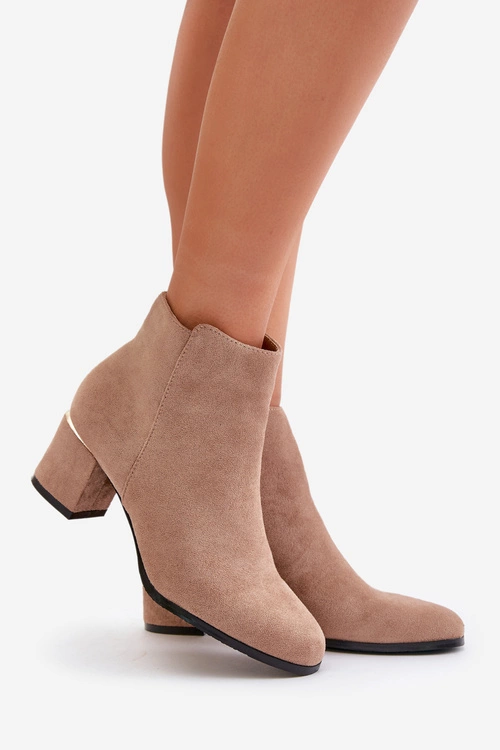 Eko Zamszowe Botki Na Słupku Zapinane Na Zamek Ciemnobeżowe Sairis