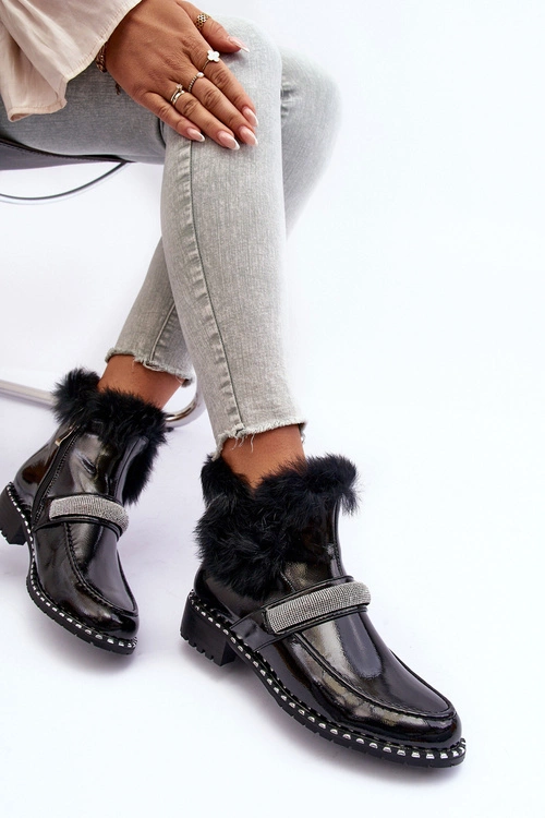 Niskie Botki Lakierowane Z Futerkiem I Ozdobą S.Barski MR870-74 Czarne