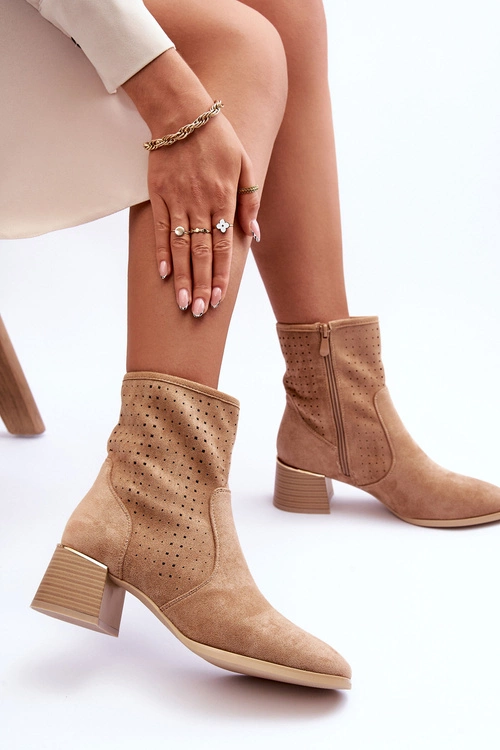 Zamszowe Ażurowe Botki Na Obcasie Ciemnobeżowe Perale