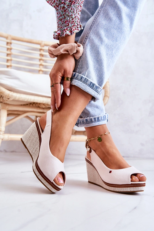 Damskie Wygodne Sandały Na Koturnie Beżowe Thallas