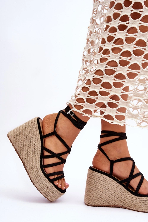 Skórzane Sandałki Na Koturnie Czarne Margaritt