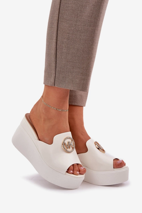 Klapki Na Platformie I Koturnie Z Ozdobą Białe Nanessia