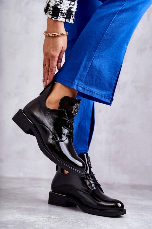 Lakierowane Sznurowane Botki Z Wycięciami Czarne Fabiana