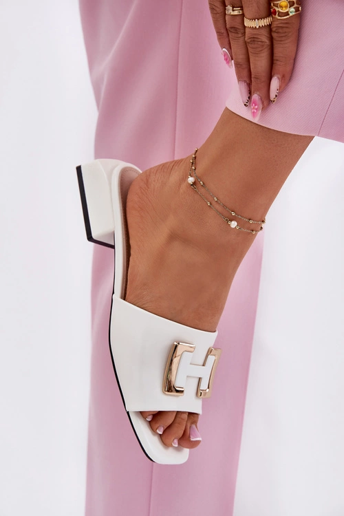 Eleganckie Klapki Damskie Na Klocku Ze Złotym Detalem Vinceza 62229 Białe