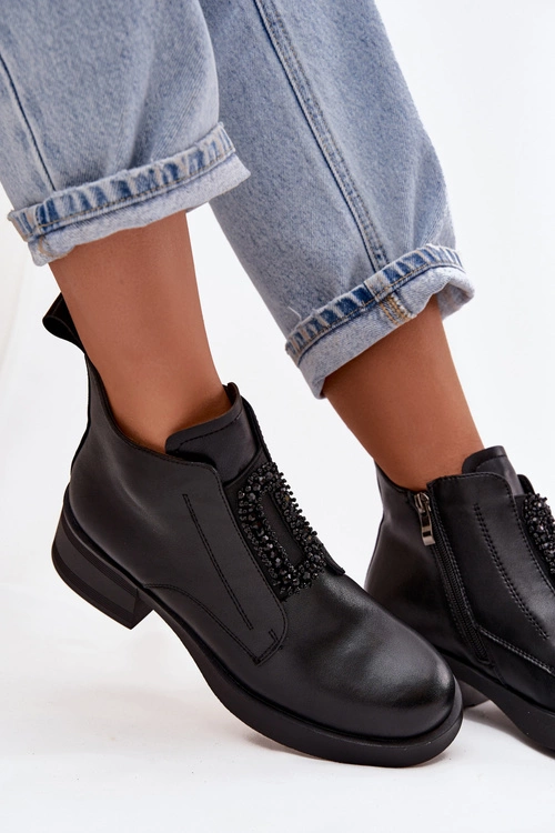 Skórzane Botki Damskie Na Klocku Z Ozdobą D&A JC52-869 Czarne