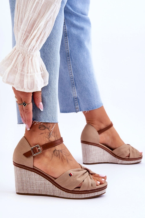 Sandały Damskie Na Plecionym Koturnie Ciemnobeżowe Judith