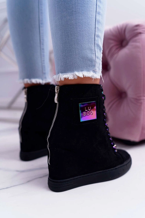 Sneakersy Damskie Lu Boo Czarne Zamszowe z Opalizującymi Łańcuchami Monica