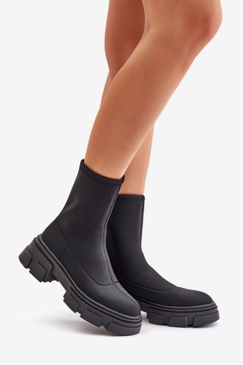 Wsuwane Botki Na Płaskim Obcasie Czarne Ravendria