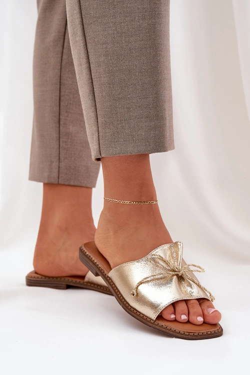 Klapki Na Płaskiej Podeszwie Z Ozdobną Kokardką Złote Deonelis