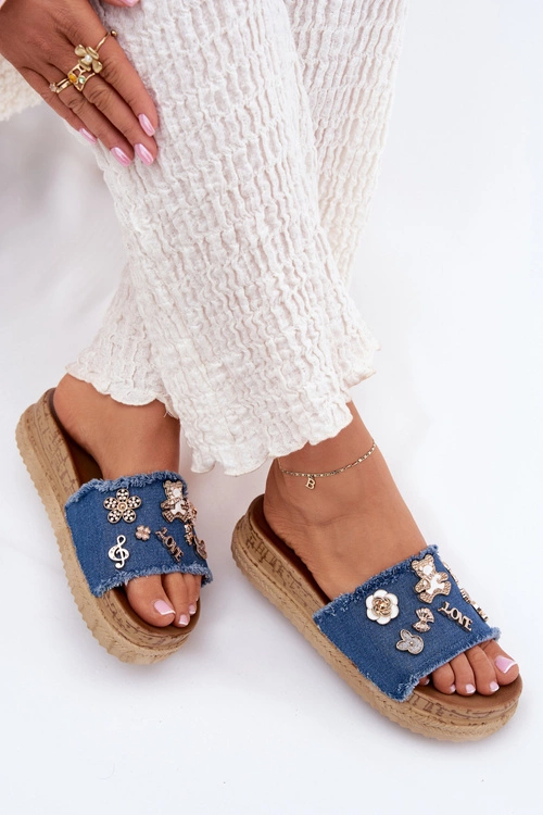 Klapki Damskie Ze Złotymi Przypinkami Na Platformie Granatowe Rigasta