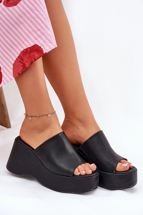 Eko Skórzane Klapki Damskie Na Platformie I Koturnie Czarne Kisoffi