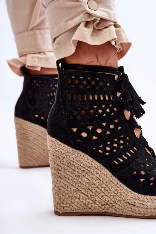 Zamszowe Ażurowe Botki Na Koturnie Czarne Berthe
