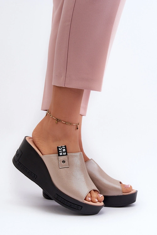 Klapki Damskie Na Koturnie Złote Vleni