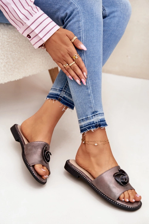 Klapki Damskie Na Płaskim Obcasie Z Ozdobnym Detalem KV51-007 Grafitowe