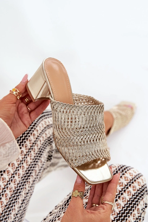 Klapki Damskie Z Plecionką Na Obcasie Złote Ciariloria