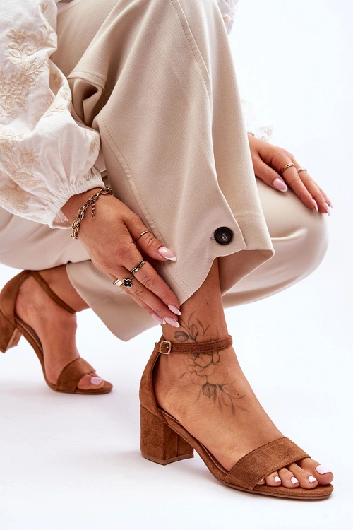 Zamszowe Klasyczne Sandały Na Niskim Obcasie Camel Honeymoon