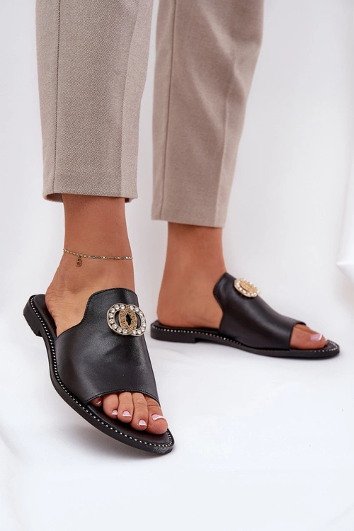 Eleganckie Skórzane Klapki Damskie Z Ozdobą Zazoo 3008 Czarne